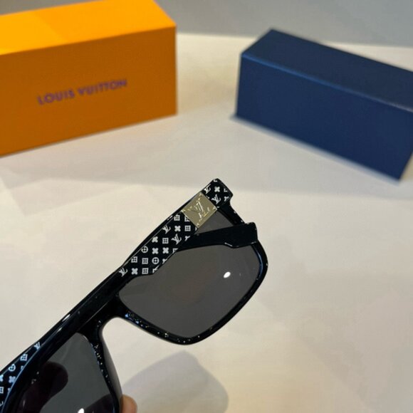 Louis Vuitton Black Sunglasses - Picture 4 of 7